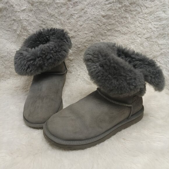 UGG Women's Gray Singature Suede Sheepskin Winter Boots Size 8 - Picture 1 of 10